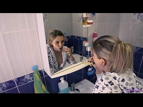 ❤️ Pijamaz jantzitako gazteekin ahozko esperma amaitzen da ipurdian - Letty Black ❤ Sexua gugan